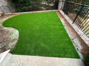 Tucano Stones - Artificial turf with iron fence border - Johns Creek GA