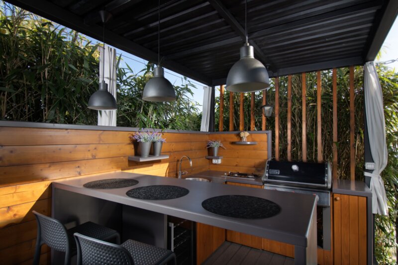 Stylish and Functional Small Outdoor Kitchen Ideas for Entertaining