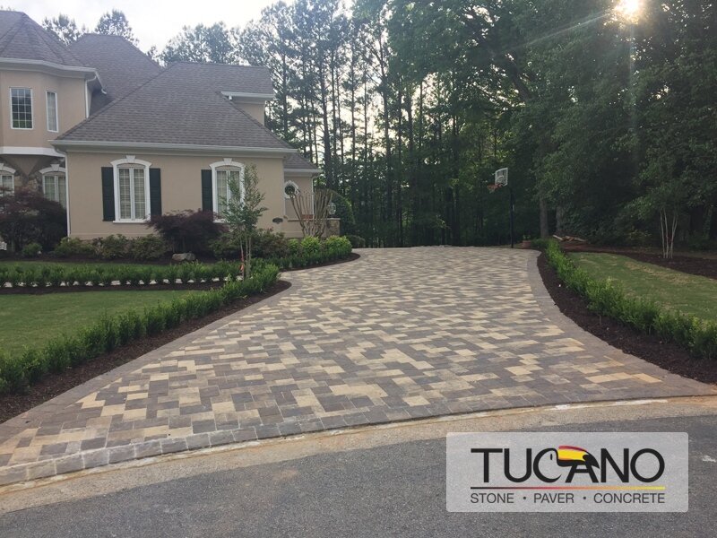 Paver driveway with winding beige paver pattern in Metro Atlanta
