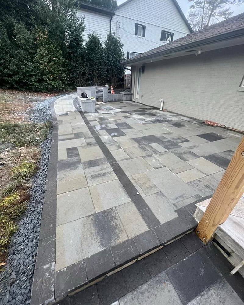 Large slabs pavers, porcelain pavers, artform outdoor grill and sitting wall.