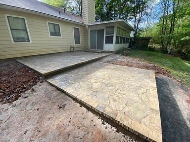 Paver patio with Belgard Mega-Arbel Pavers.
