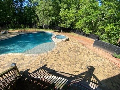 Pavers pool deck with Belgard Origin 6 Avondale.