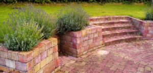 Modern retaining wall featuring architectural design harmony with integrated planters and complementary color tones