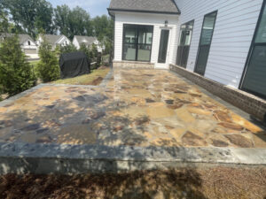 Tucano Stones Flagstone patio